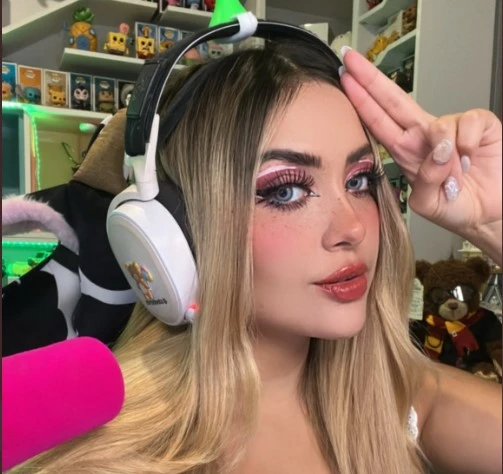 Biografía e información sobre AriGameplays, Abril Abdamari